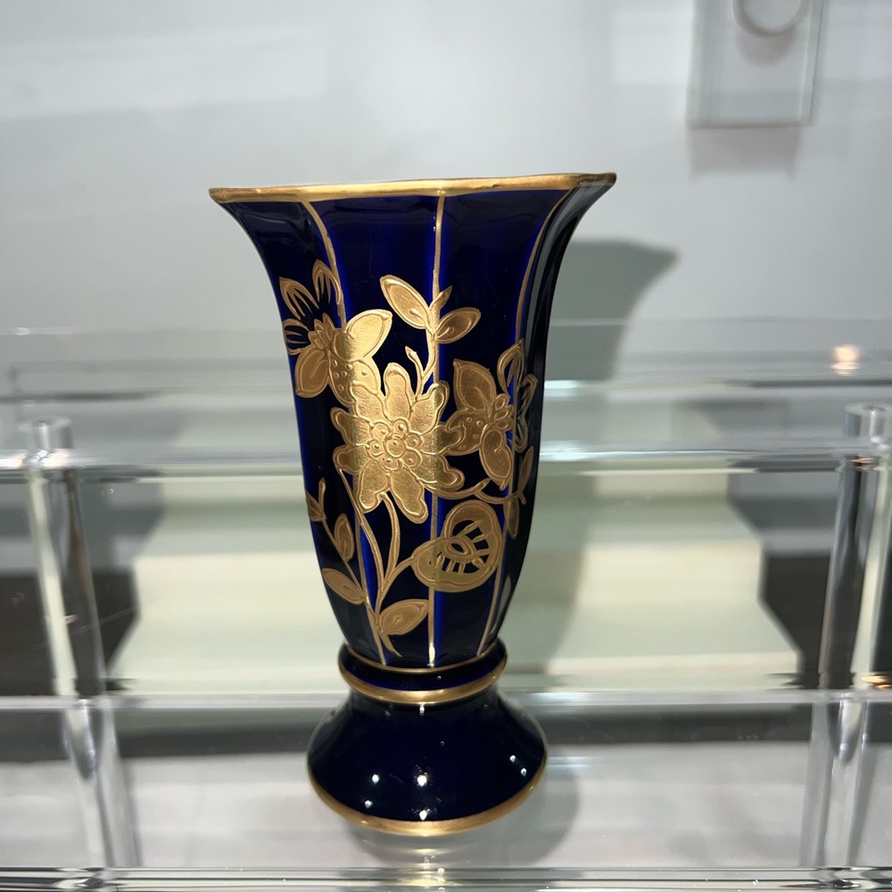 JLMenau German Echt Kobalt Graf Von Henneberg Porcelain Vase